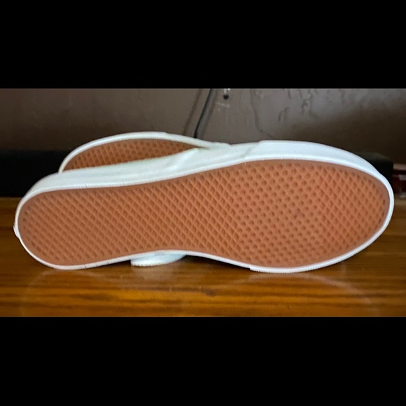 Vans - Picture 3 of 5